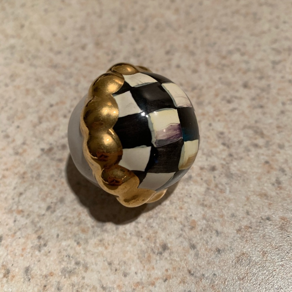 McKenzie child’s knobs